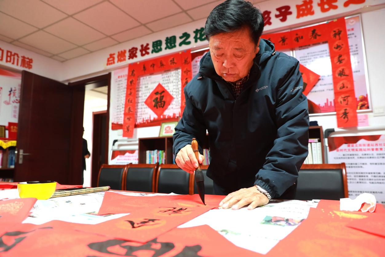 沧州市新华区：“腊八”送温情 “粥到”暖人心_fororder_图片12