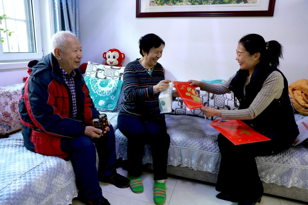 沧州市新华区：“腊八”送温情 “粥到”暖人心_fororder_图片11