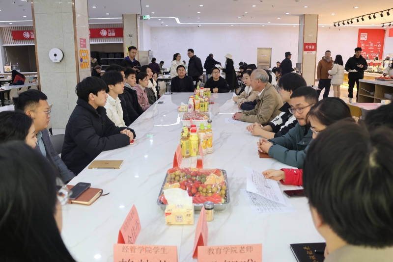 南昌工学院校长康灿华慰问学校学科竞赛及社会实践获奖团队_fororder_图片4