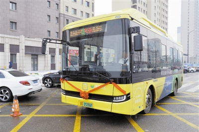 全球首批醇氢 电动公交车投用_fororder_1
