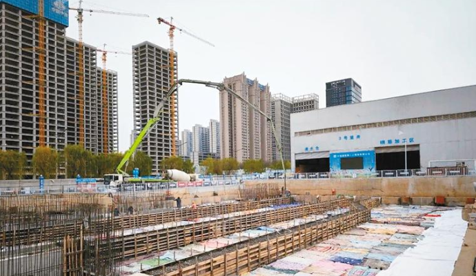 地铁15号线神舟二路站主体结构封顶 该站是西安地铁首座台厅分离式车站_fororder_微信图片_20231219090103