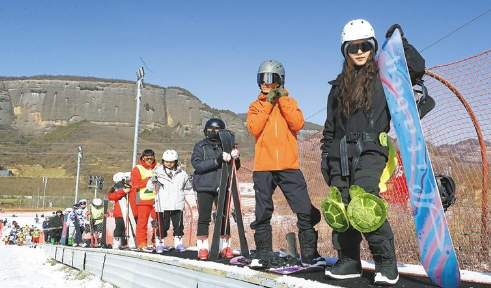 陕西：冰雪经济释放发展“热效应”_fororder_微信图片_20231220095036