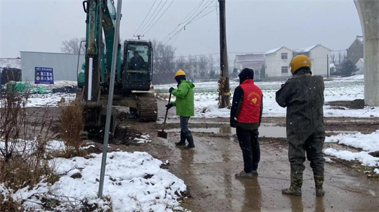 南通如皋市九华镇开展退役军人“红色先锋”志愿者抗击雨雪冰冻行动_fororder_图片10