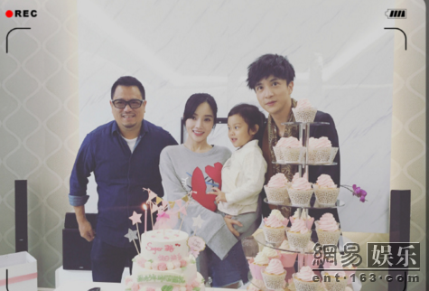 甜馨探班為李小璐慶生 薛之謙也出現在了鏡頭裏