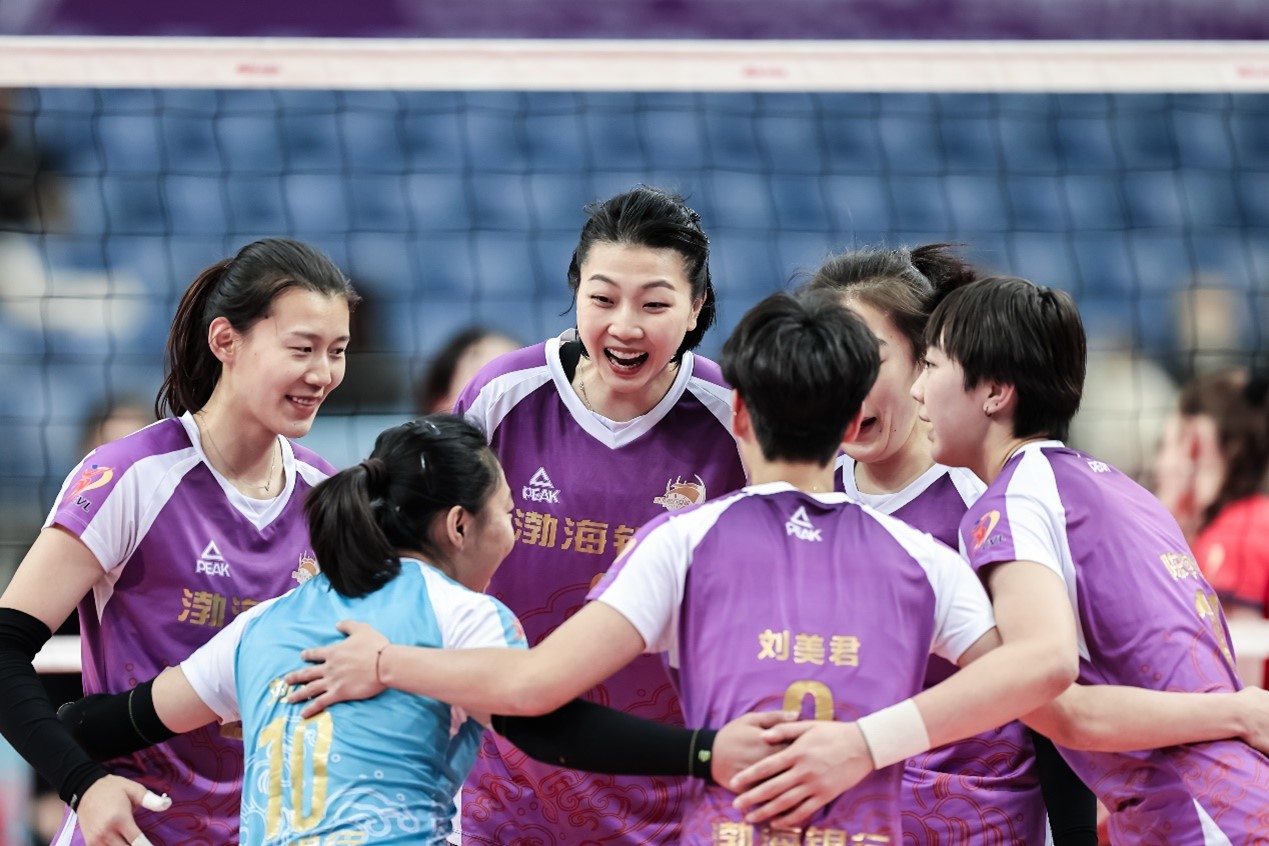 十二场比赛一局未失 天津渤海银行女排进军八强_fororder_图片4