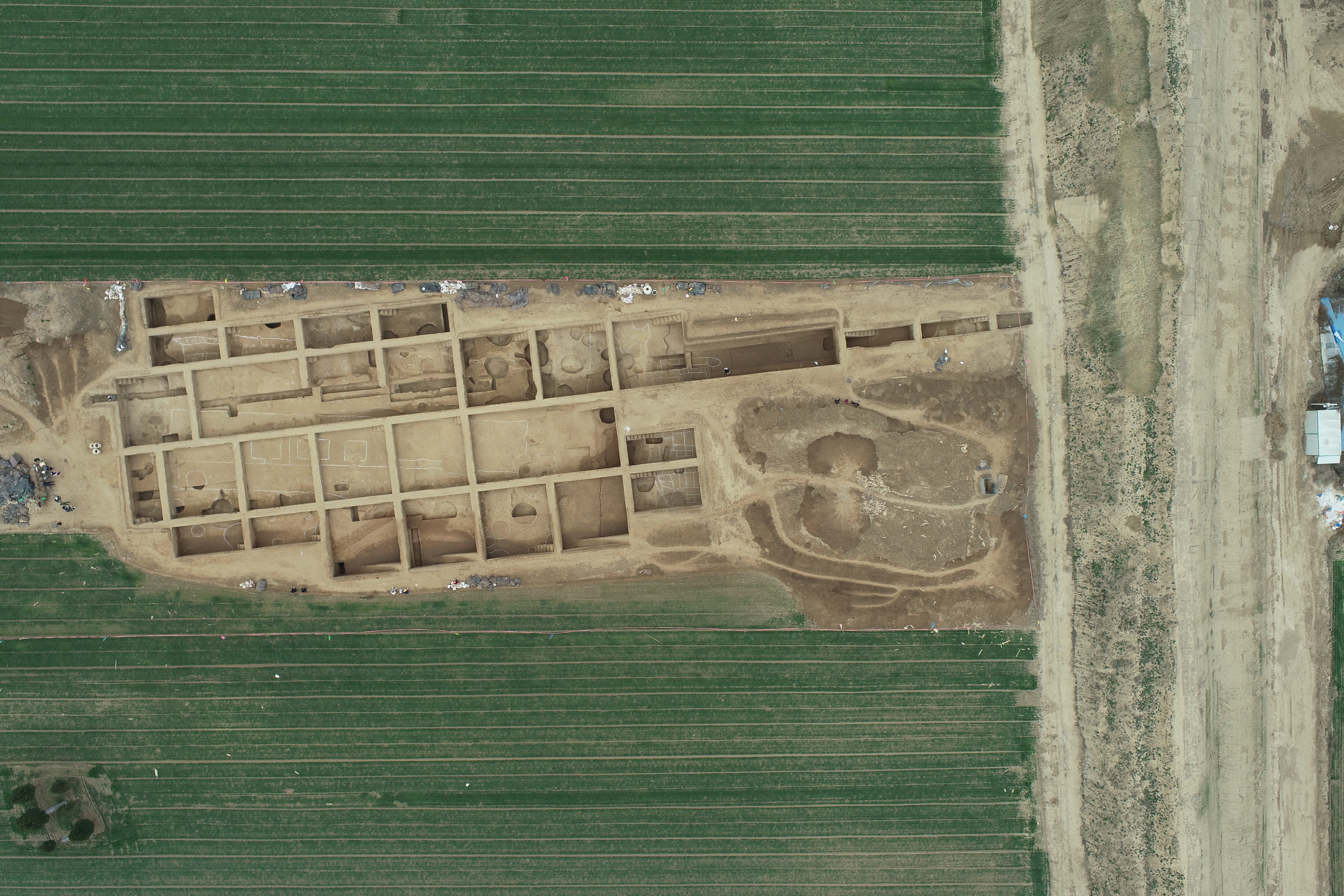 新密古城寨遺址發現夏代四合院式宮殿建築群