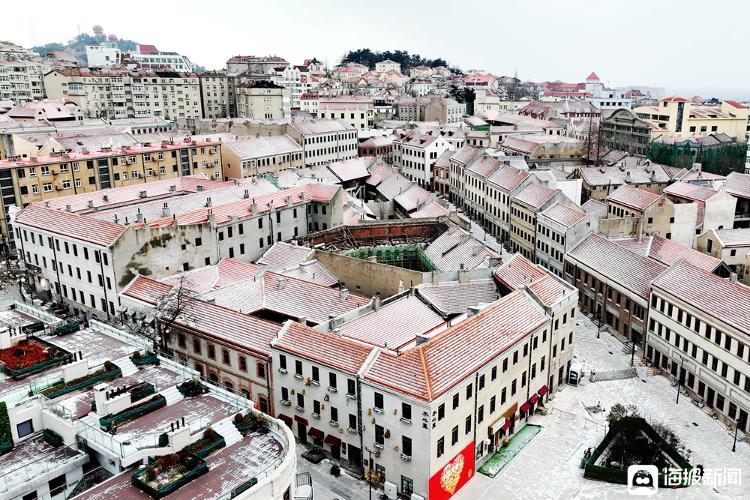 山东青岛：白雪纷飞，老城区银装素裹！