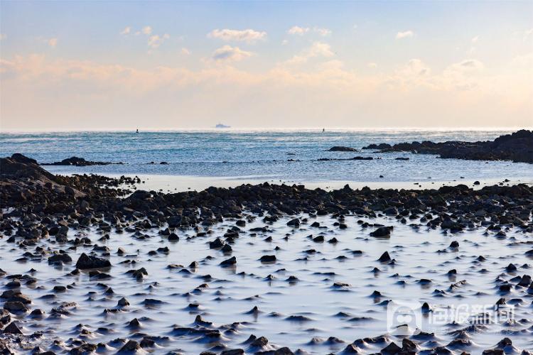 山东青岛：海滨现“海浩”景观