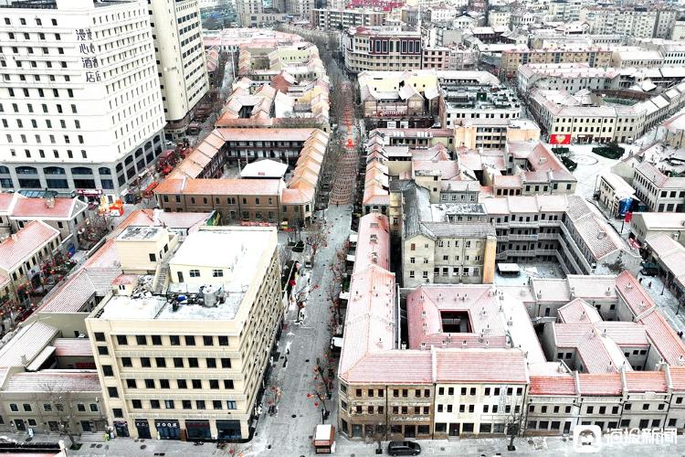 山东青岛：白雪纷飞，老城区银装素裹！