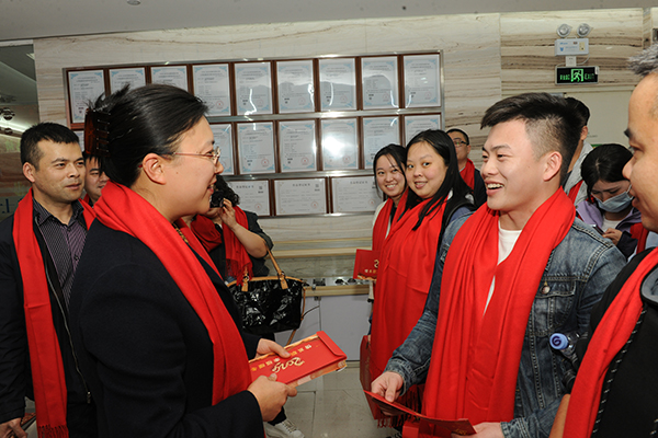 德阳：一场走访慰问展现三大“中江亮点”_fororder_走访慰问组在深圳开展慰问