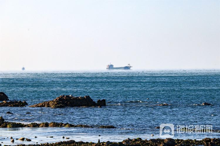 山东青岛：海滨现“海浩”景观