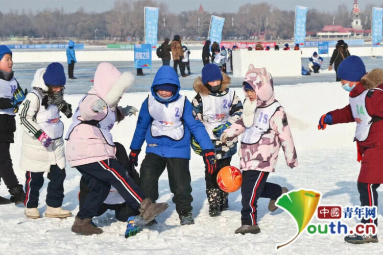 黑龍江賞冰樂雪系列活動啟動 全國遊客松花江上“玩嗨”