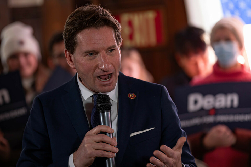 “假拜登”忽悠选民不要投票 “AI深度造假”成美国政治隐