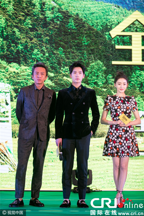 杨洋高颜值看红邓超脸带病宣传频咳嗽跪地撩汉