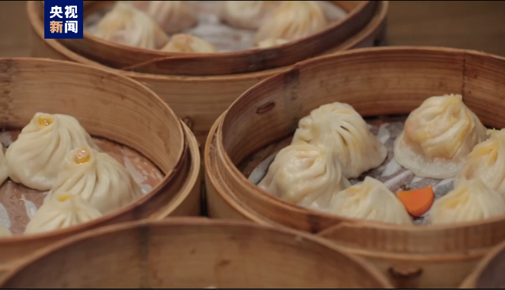 小笼馒头“游出海” 在法国品尝“中国味道”