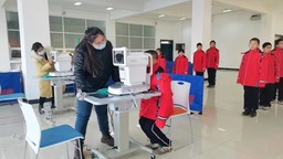 南开大学组织专家团队在庄浪开展学生眼健康志愿服务
