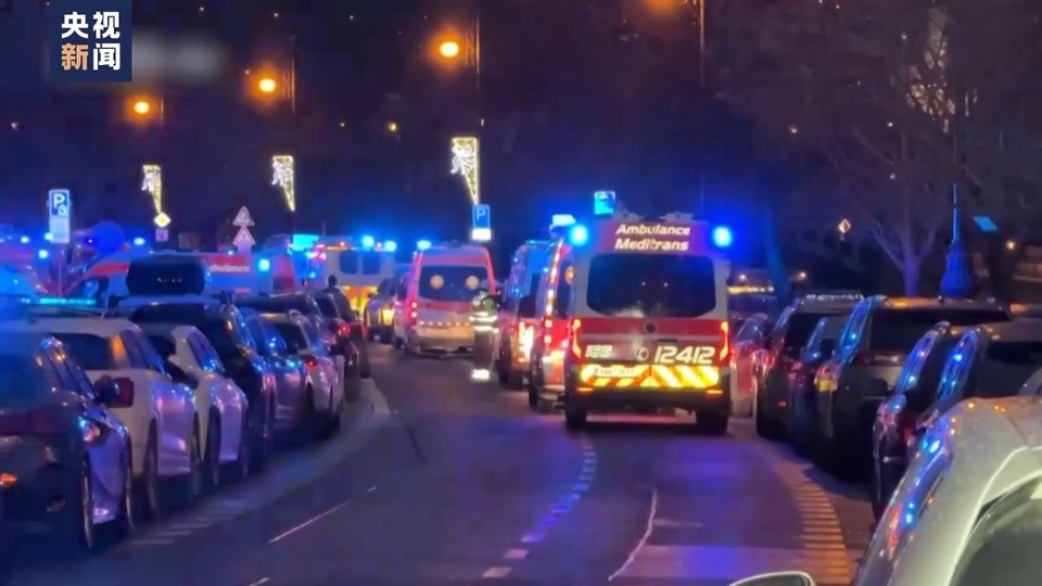 总台记者直击丨查理大学中国学生：枪击案发时恰在楼内 因打印机故障躲过一劫