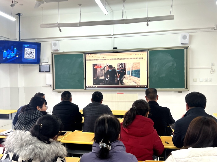 河北唐县：传承精神塑党性 立足岗位建新功_fororder_全体党员开展集中学习  张梦玉摄