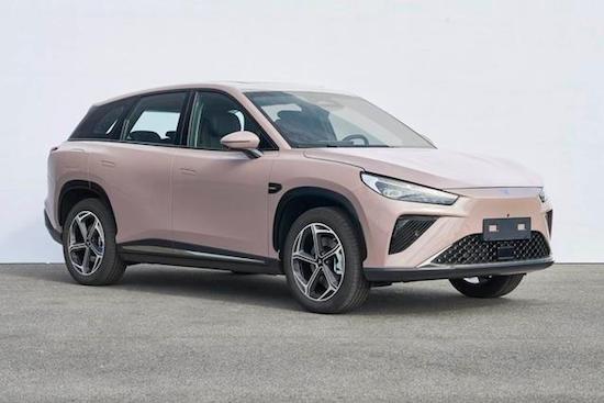 哪吒L内饰曝光：大尺寸双联屏/后排配小桌板_fororder_image001