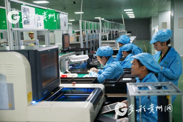 （社会）【聚焦“千企改造”】贵州翰瑞电子： 一年生产千万台手机 合格率100%