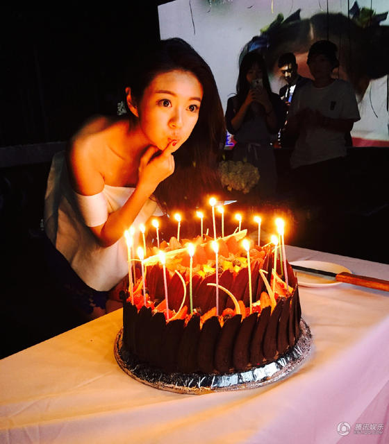 組圖:安以軒辦“夜上海”生日趴 穿旗袍秀美腿_娛樂_騰訊網