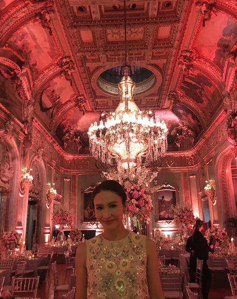 组图：梨涡浅笑迷倒众人，说的就是黎姿吧_娱乐_腾讯网