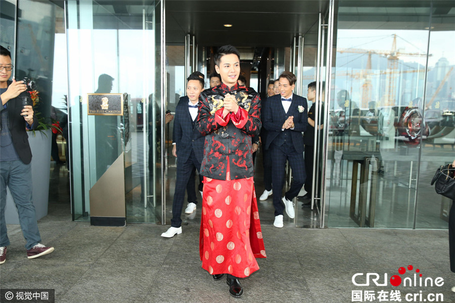 罗仲谦穿旧式礼服迎亲娶杨怡对镜作揖 马国明当伴郎