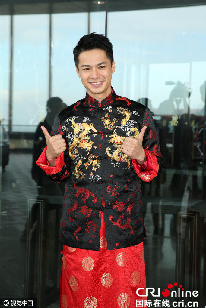 罗仲谦穿旧式礼服迎亲娶杨怡对镜作揖 马国明当伴郎