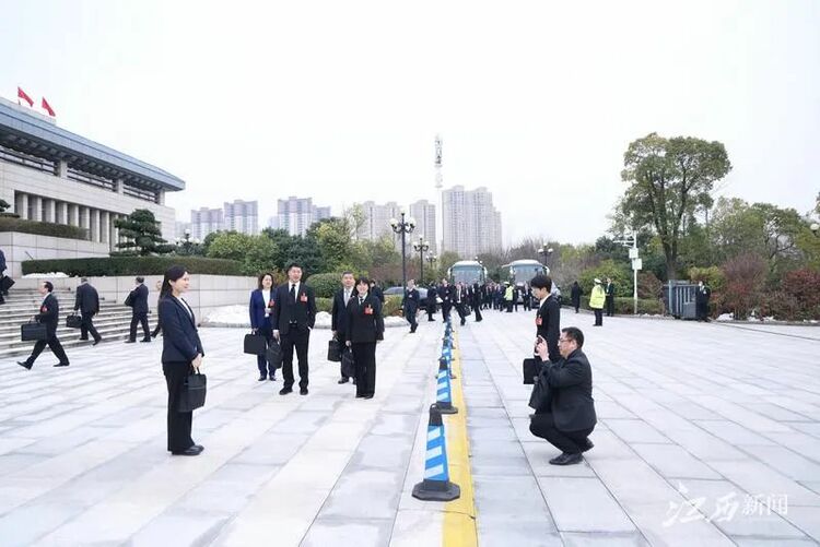 江西省十四届人大二次会议在南昌胜利闭幕