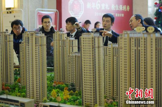 中国多地接连出台楼市调控新政 能否稳住房价？