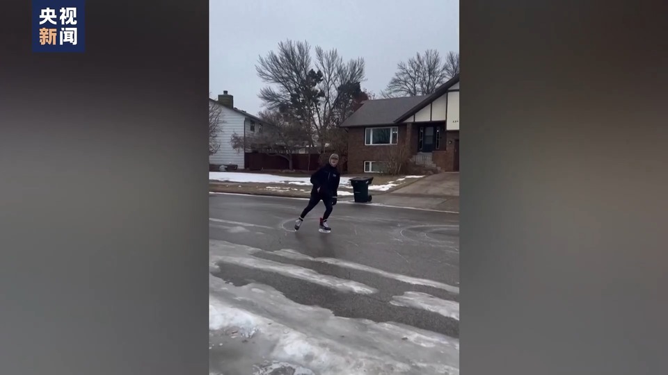 美多地遭遇暴风雪 影响民众假期出行