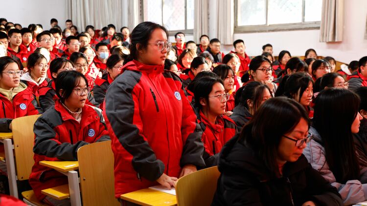 河北唐县：讲述精品文物 传播中华文化_fororder_唐县第二中学学生回答问题（马秀涛摄）