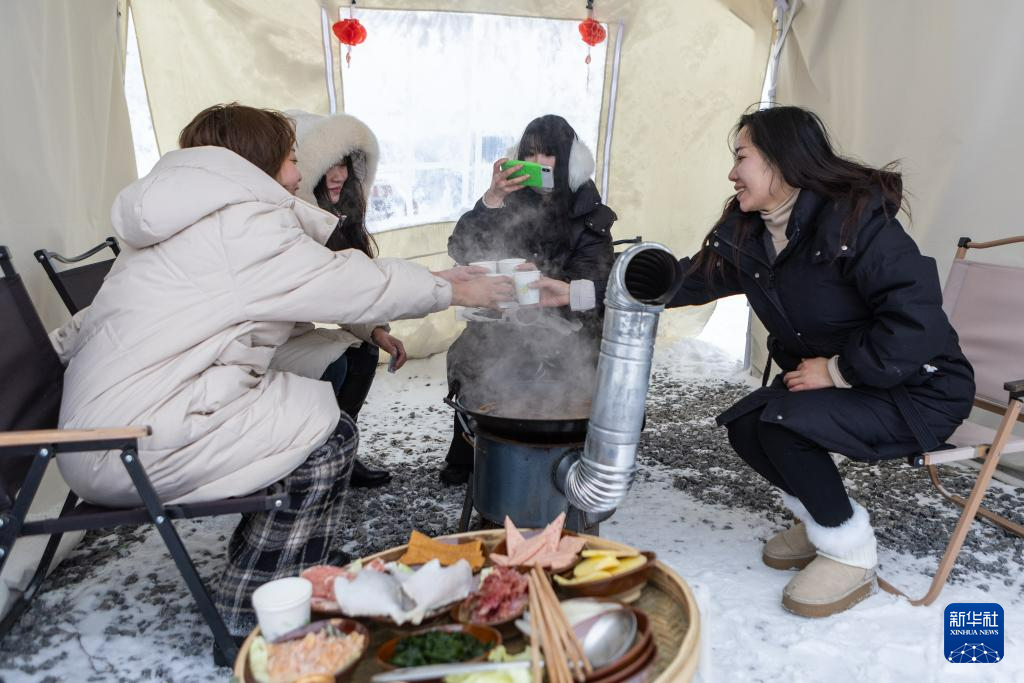 重庆：高山“冷资源”助推冰雪经济发展