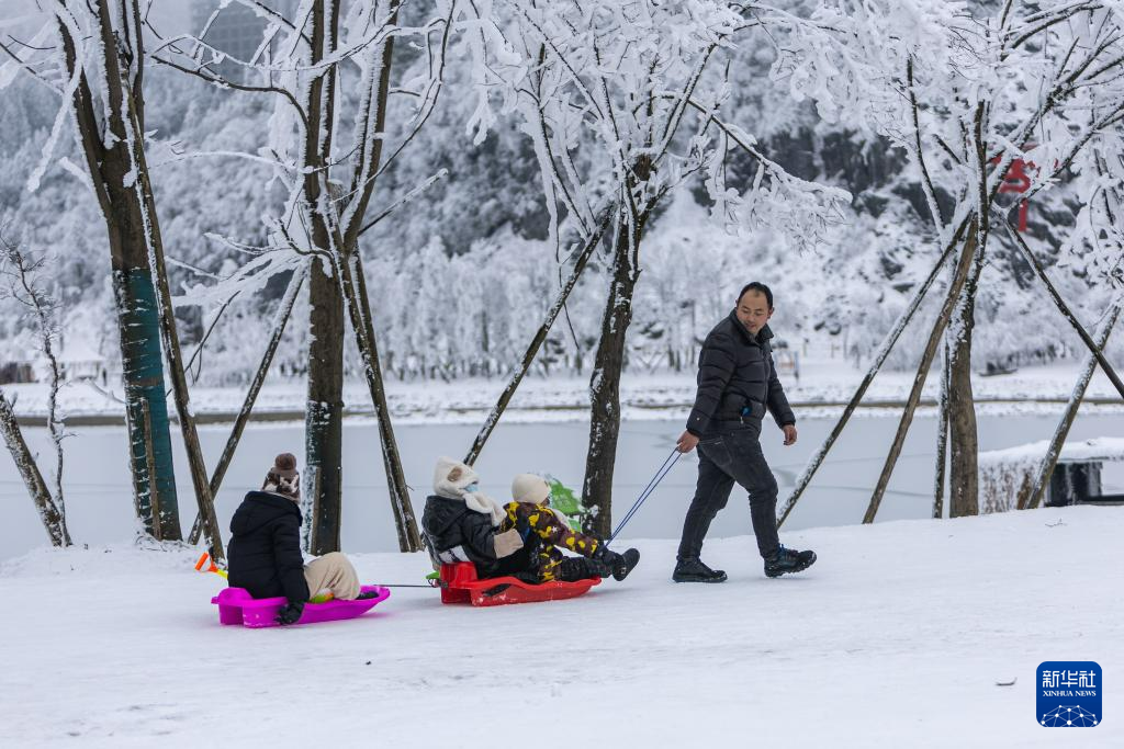 重庆：高山“冷资源”助推冰雪经济发展