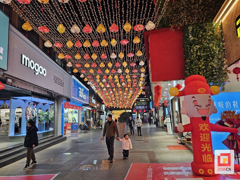 自贡东方广场：打造美丽灯街  助推经济发展