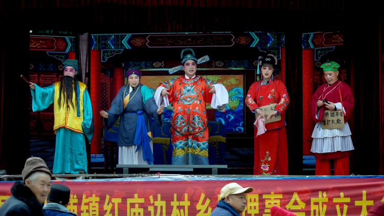 【新春走基層】湖南新邵:多彩“村晚”迎新春 秀出美麗鄉村“新風貌”_fororder_圖片2