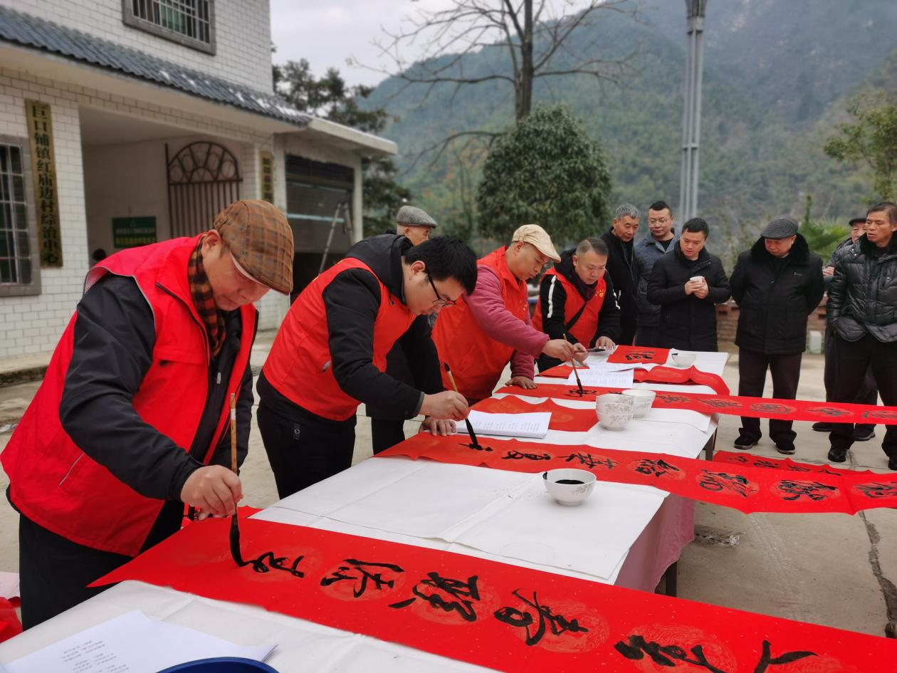 【新春走基层】湖南新邵：多彩“村晚”迎新春 秀出美丽乡村“新风貌”_fororder_图片3
