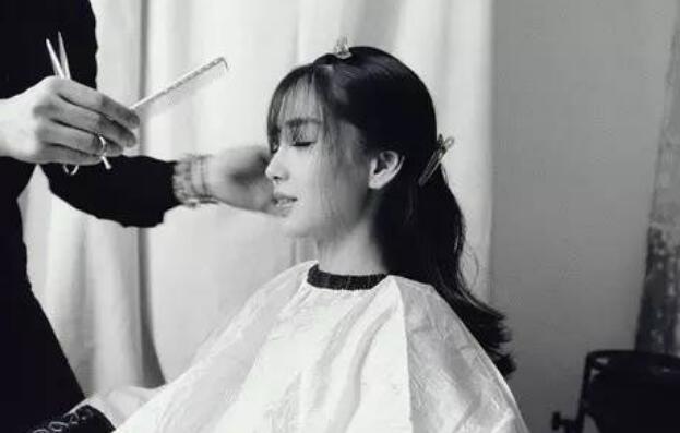 Baby剪了个齐刘海重回颜值巅峰？_娱乐_腾讯网