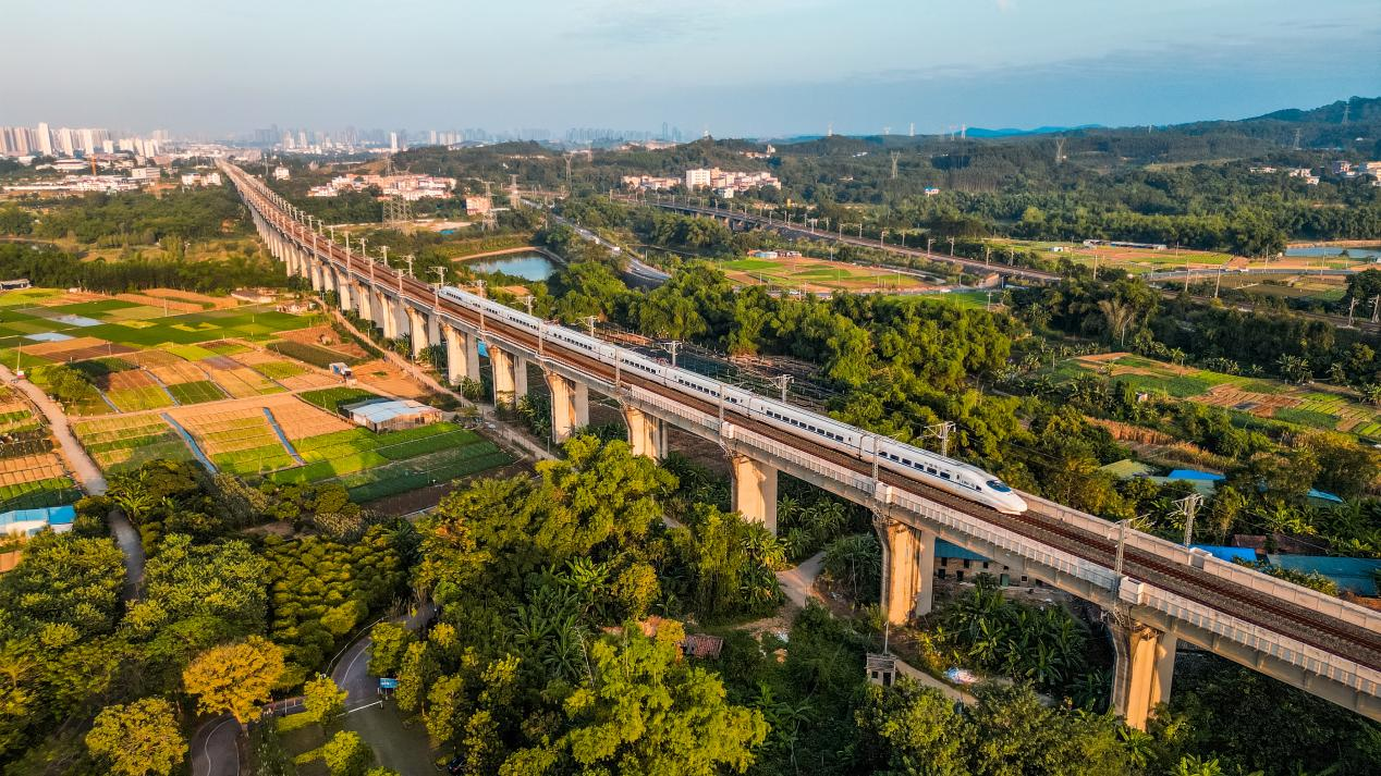 国铁南宁局加开或重联70趟客车服务旅客元旦出行_fororder_图片2