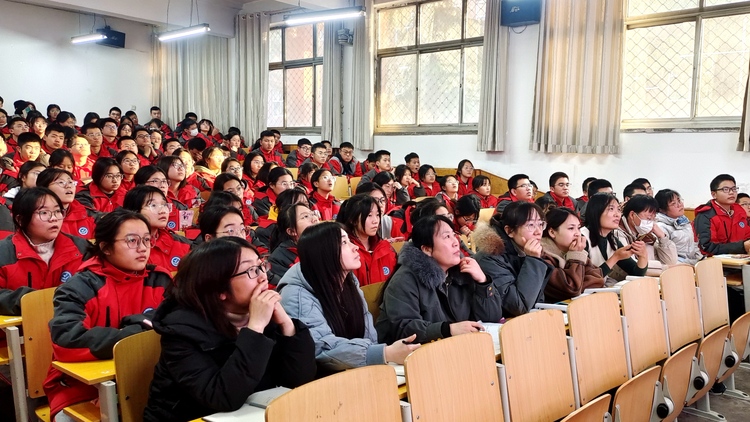 河北唐县：讲述精品文物 传播中华文化_fororder_第二中学师生认真聆听讲座