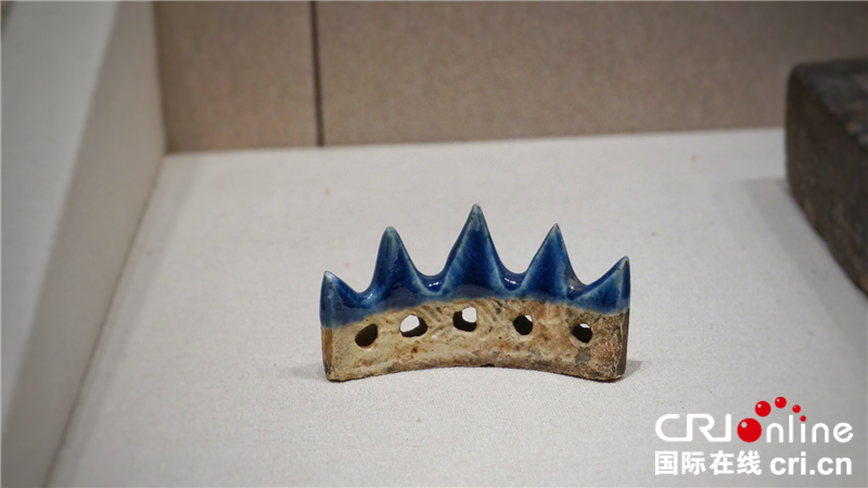 图片默认标题_fororder_2. 蓝釉笔架（明）明代在借鉴前朝科举的基础上，订立了号称为“永制”的科举程式，对乡试、会试、殿试都做出了细致的规定。_副本_副本