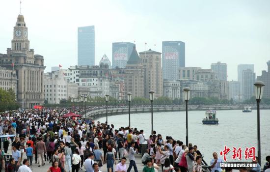 國慶第三日旅遊接待人數1.08億人次 鐵路持續高位運行