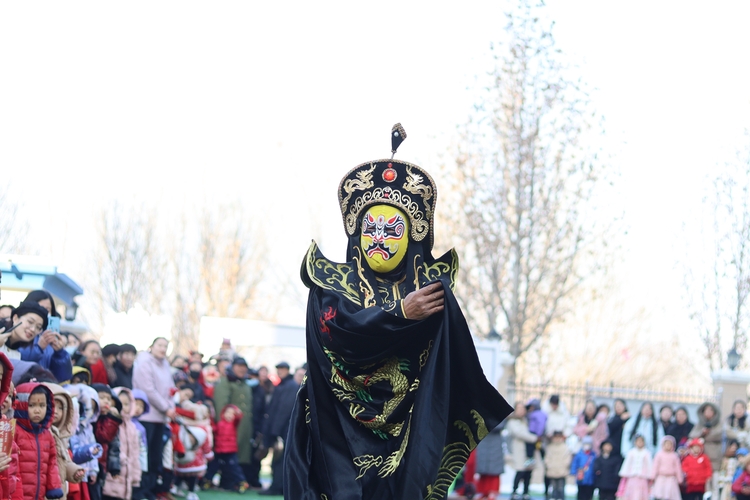 图片默认标题_fororder_精彩的变脸表演 摄影 石前