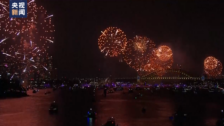 澳大利亚悉尼举行烟花表演迎新年