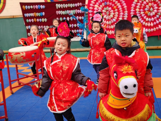 石家庄市新华区：萌娃体验传统习俗 欢欢喜喜闹庙会_fororder_新华区鑫诚幼儿园庙会652