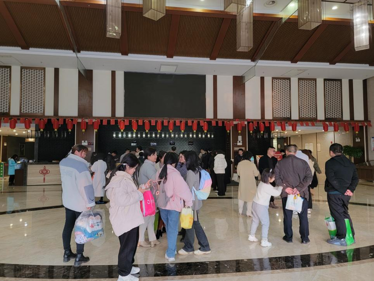 元旦假期，湖南消费市场一派红火