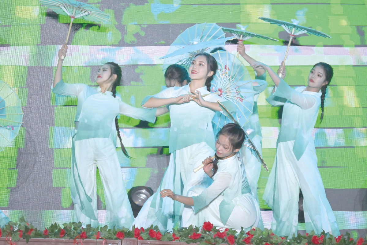 南宁：校园迎新多姿多彩 青春灵动“艺”趣横生