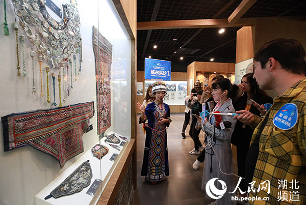 中外記者聚焦“大學之城” 走進“藏身”大學的特色博物館