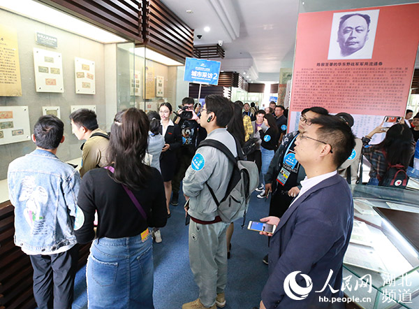 中外記者聚焦“大學之城” 走進“藏身”大學的特色博物館