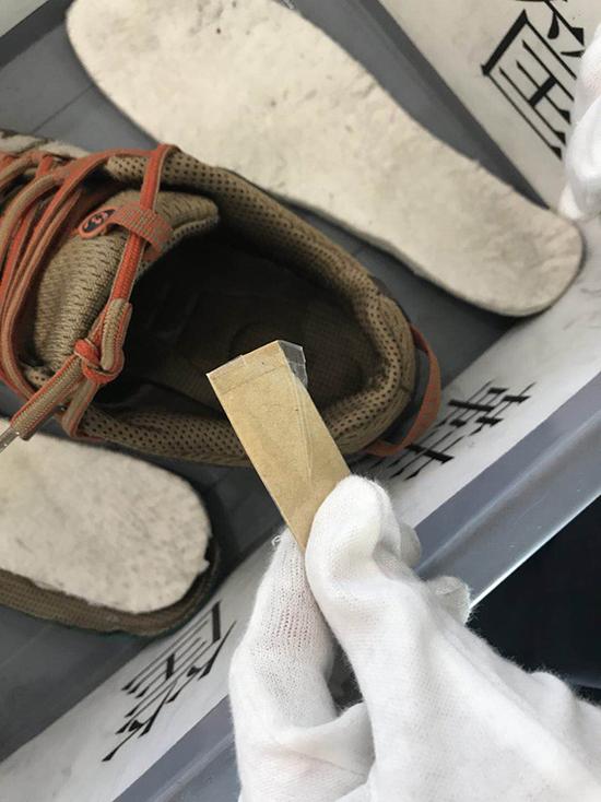 手术刀怎么换刀片男子鞋底藏手术刀片被拒登机并罚款 称需处理患处_https://www.jmylbn.com_新闻资讯_第3张